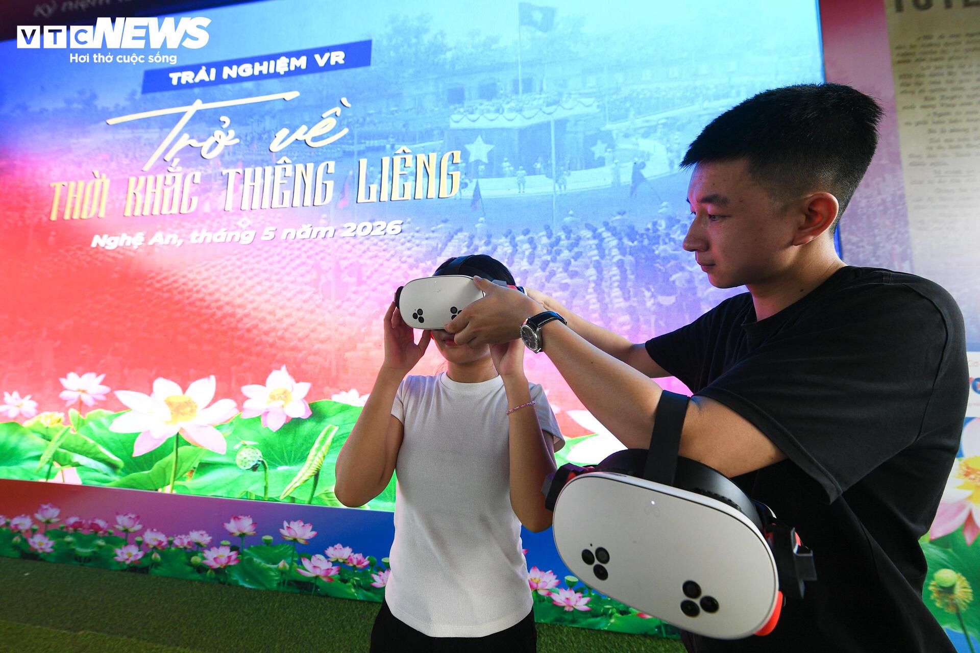 Không khí trước ngày mở cửa trải nghiệm VR 'Trở về thời khắc thiêng liêng' ở Nghệ An - 10