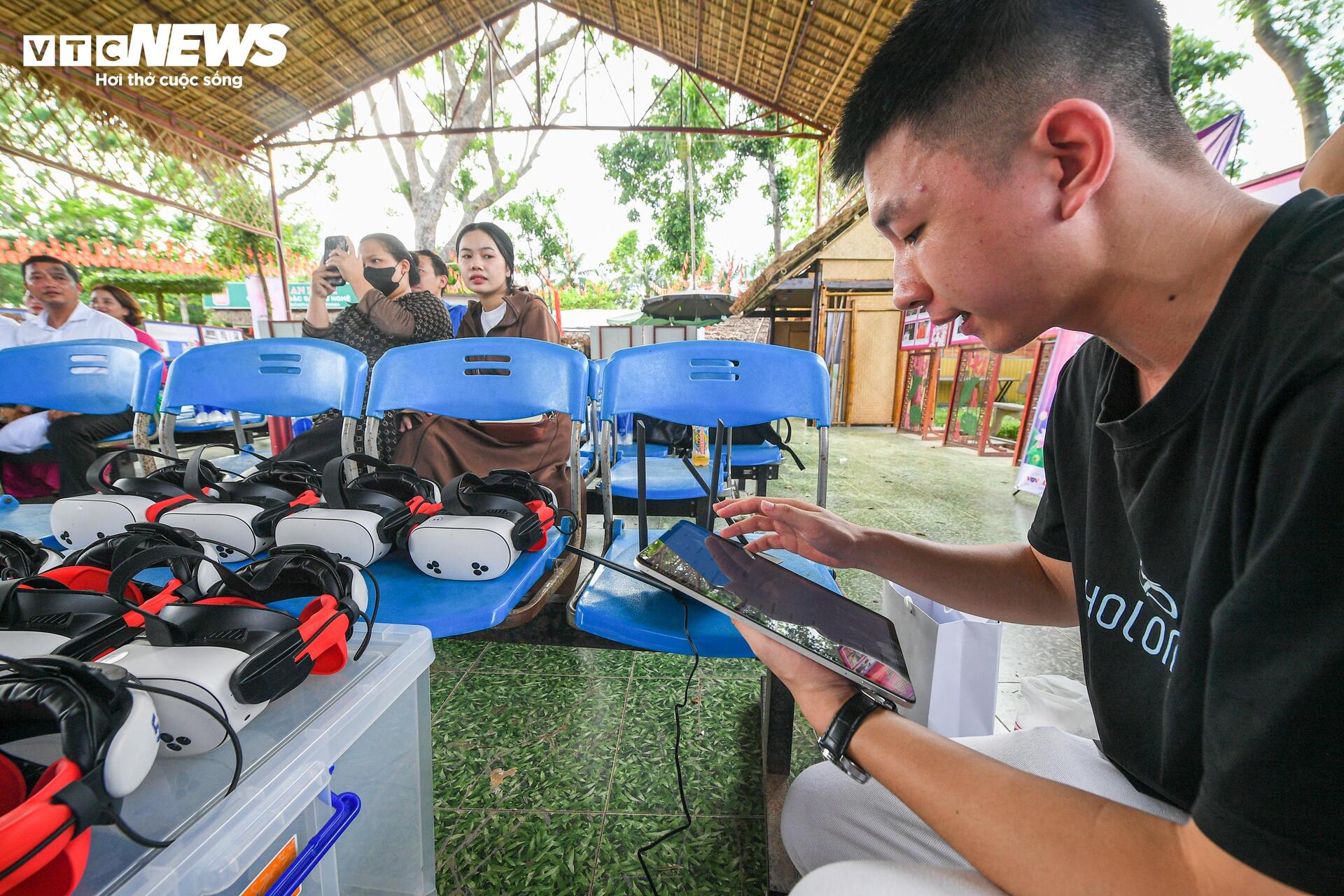 Không khí trước ngày mở cửa trải nghiệm VR 'Trở về thời khắc thiêng liêng' ở Nghệ An - 4
