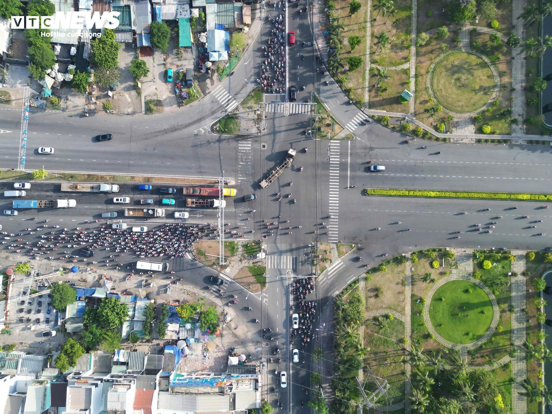 Cận cảnh đại lộ lớn nhất phía Nam TP.HCM dự kiến xây thêm đường trên cao - 4