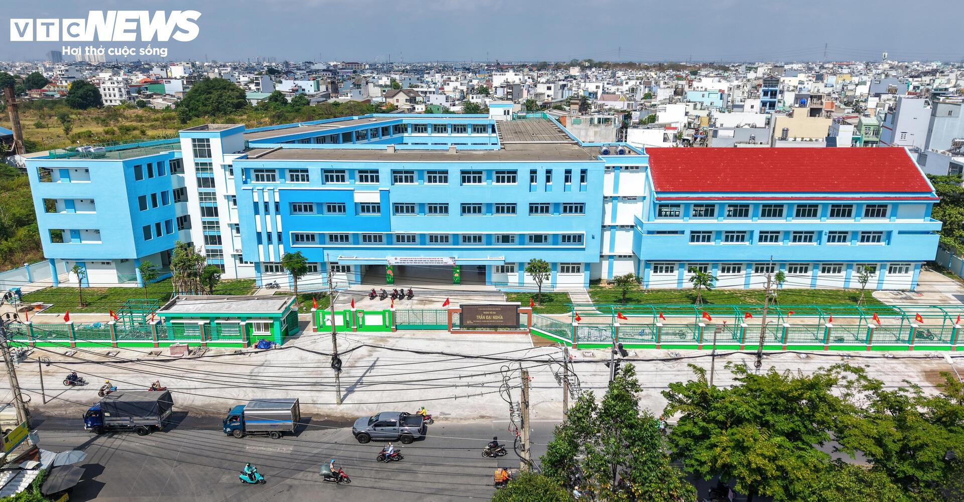 Khánh thành trường tiểu học trên đất nghĩa trang Bình Hưng Hòa sau di dời - 2