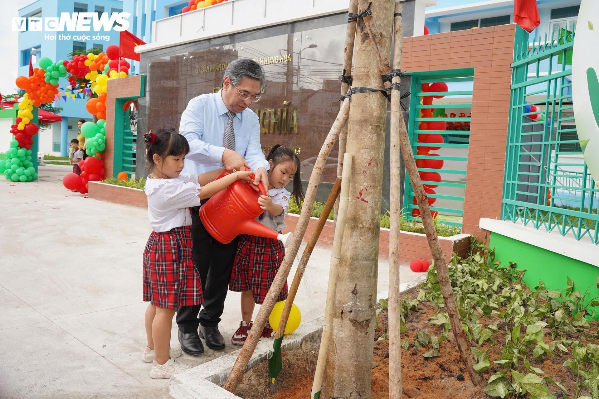 Khánh thành trường tiểu học trên đất nghĩa trang Bình Hưng Hòa sau di dời - 11
