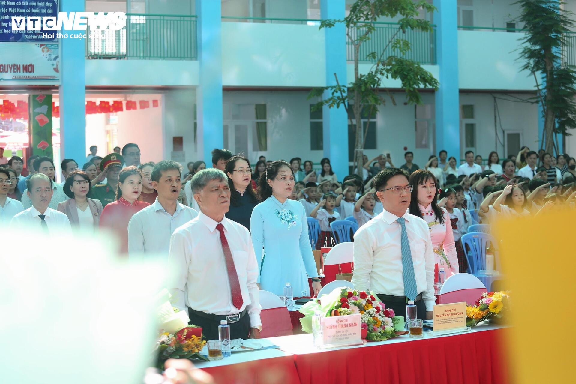 Khánh thành trường tiểu học trên đất nghĩa trang Bình Hưng Hòa sau di dời - 10