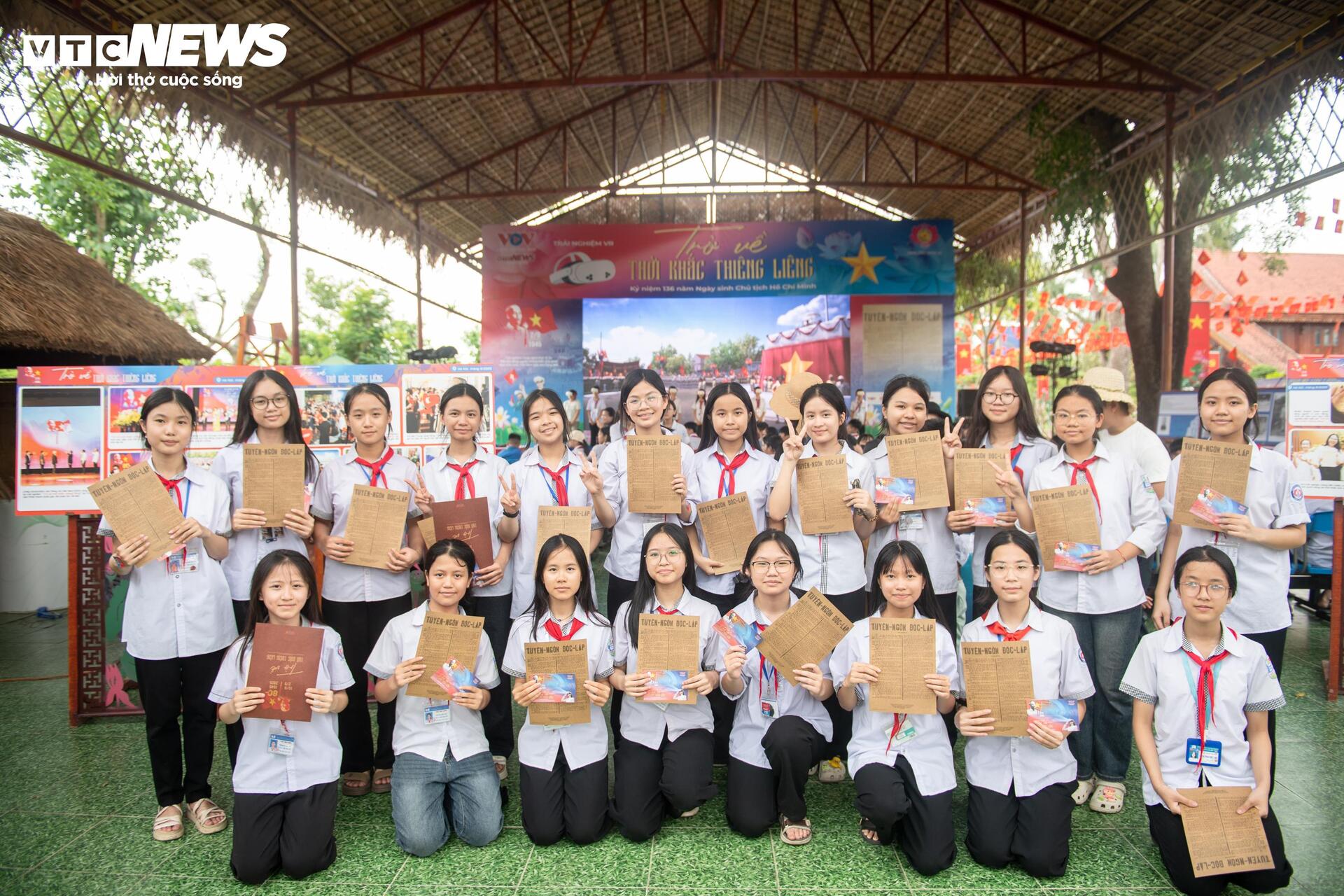 Khoảnh khắc đặc biệt tại hành trình 'Trở về thời khắc thiêng liêng' ở Nghệ An - 1