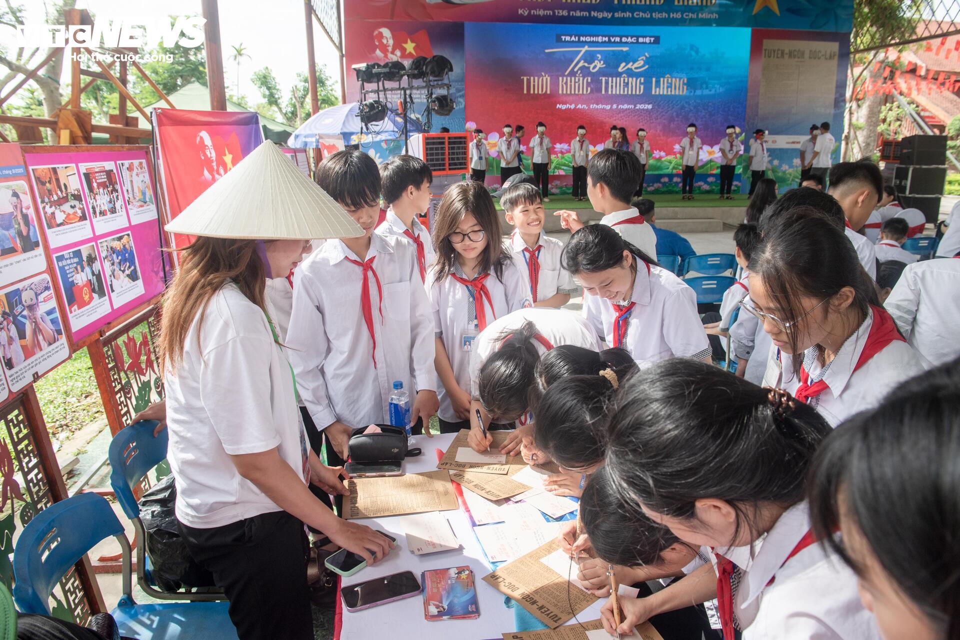 Khoảnh khắc đặc biệt tại hành trình 'Trở về thời khắc thiêng liêng' ở Nghệ An - 10
