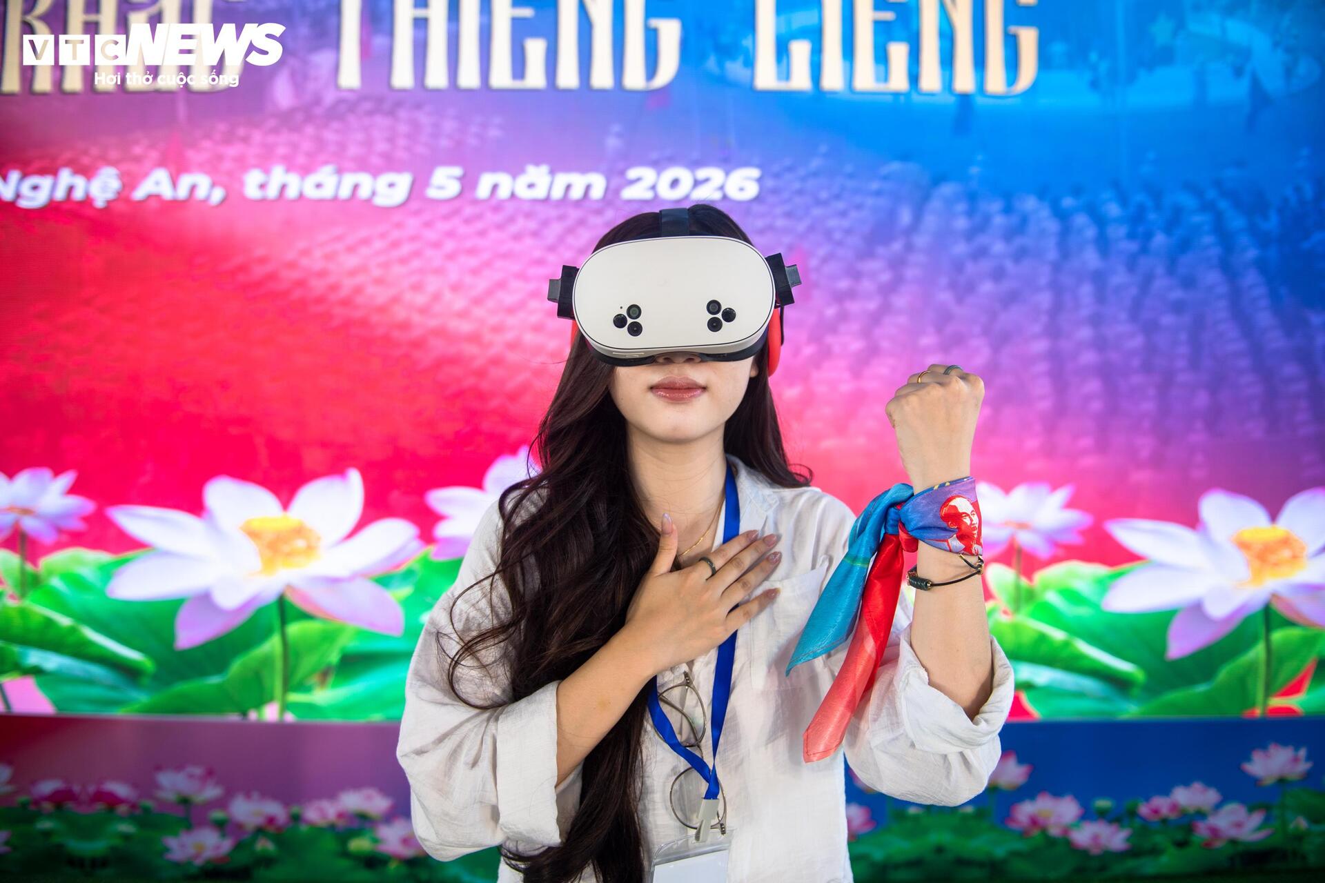 Khoảnh khắc đặc biệt tại hành trình 'Trở về thời khắc thiêng liêng' ở Nghệ An - 5