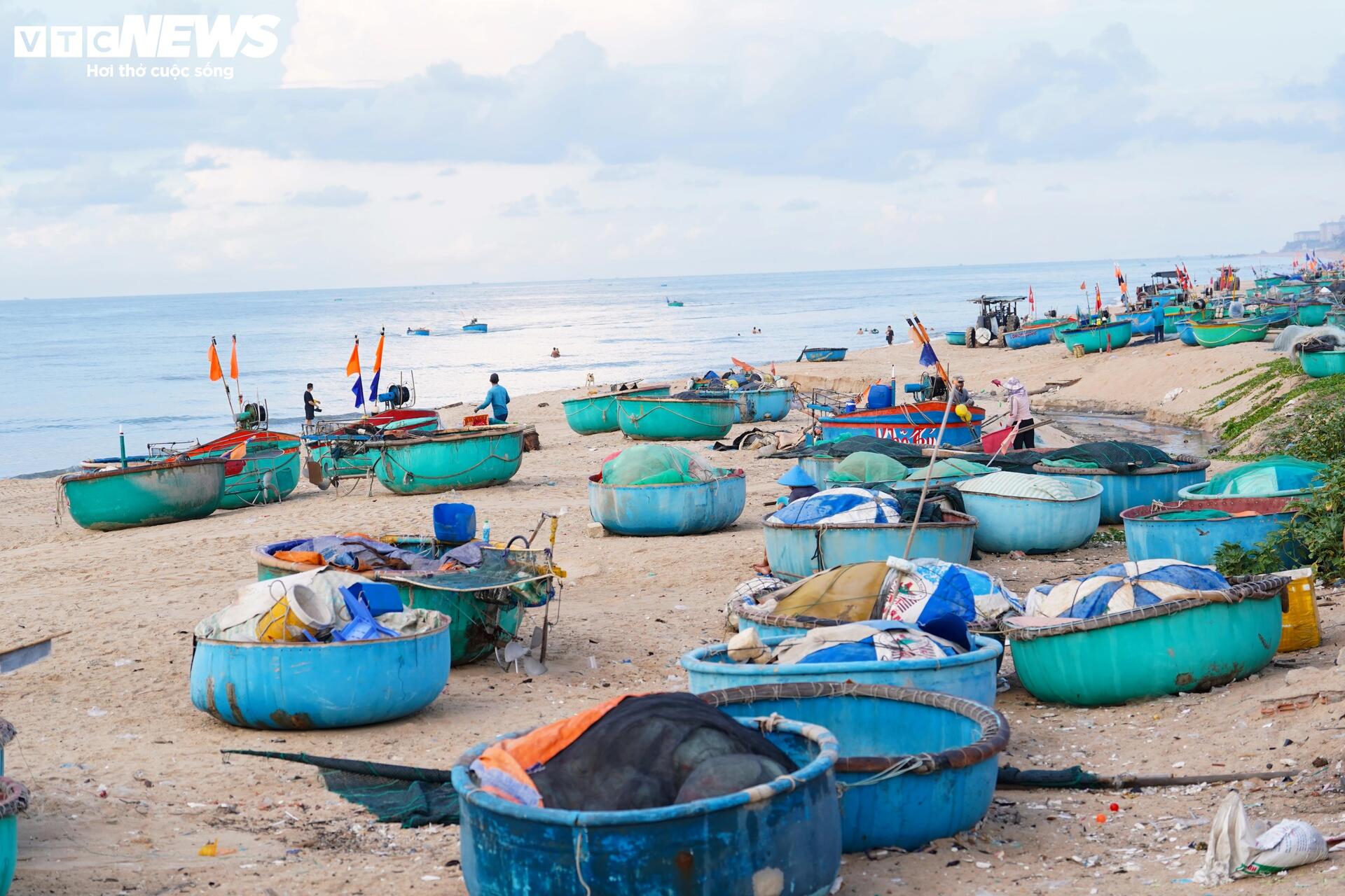 Nhịp sống bình yên tại làng chài hơn 100 năm tuổi dưới chân núi ở TP.HCM - 7