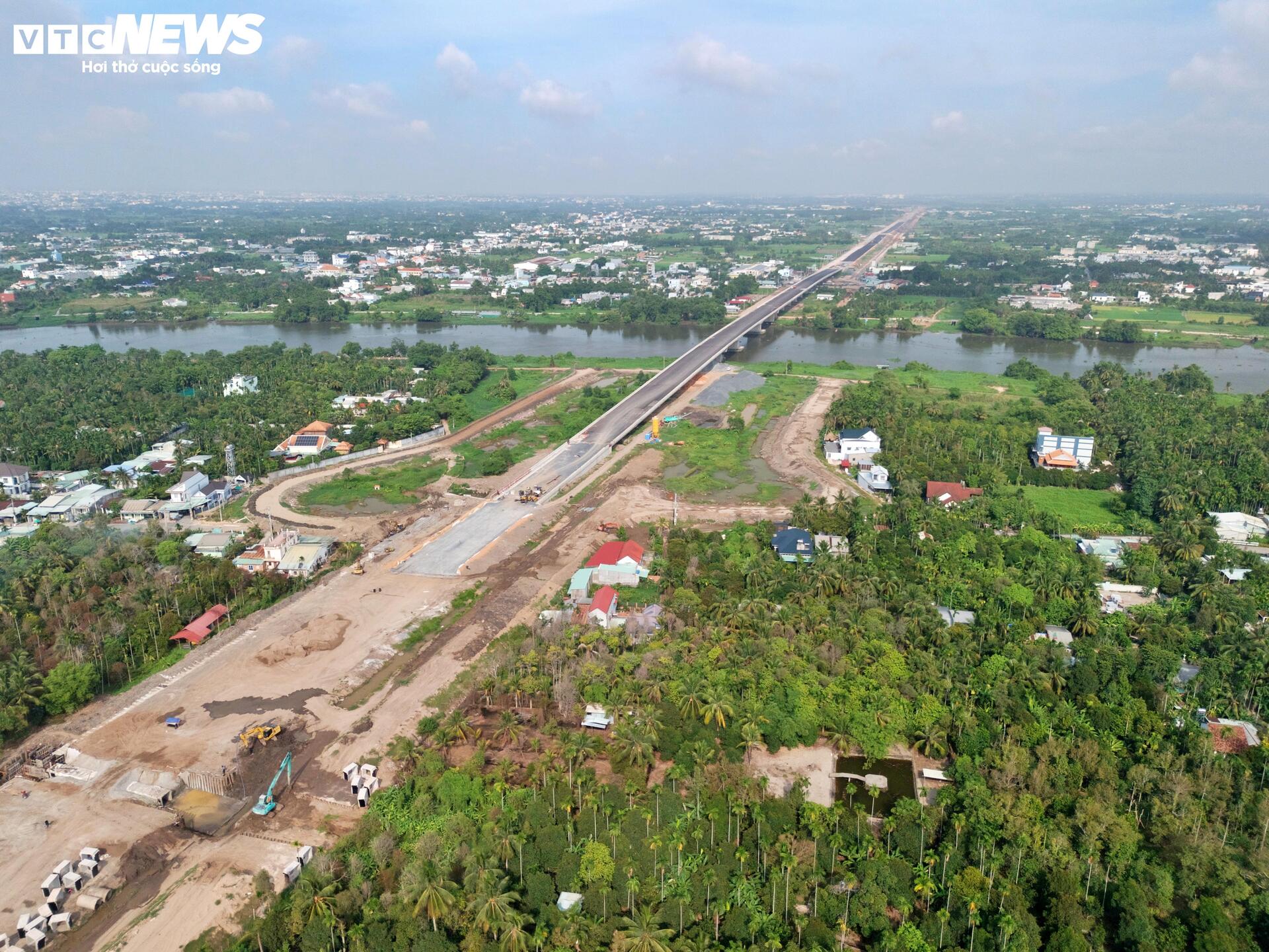 Cận cảnh cầu vượt sông Sài Gòn trước ngày về đích - 1