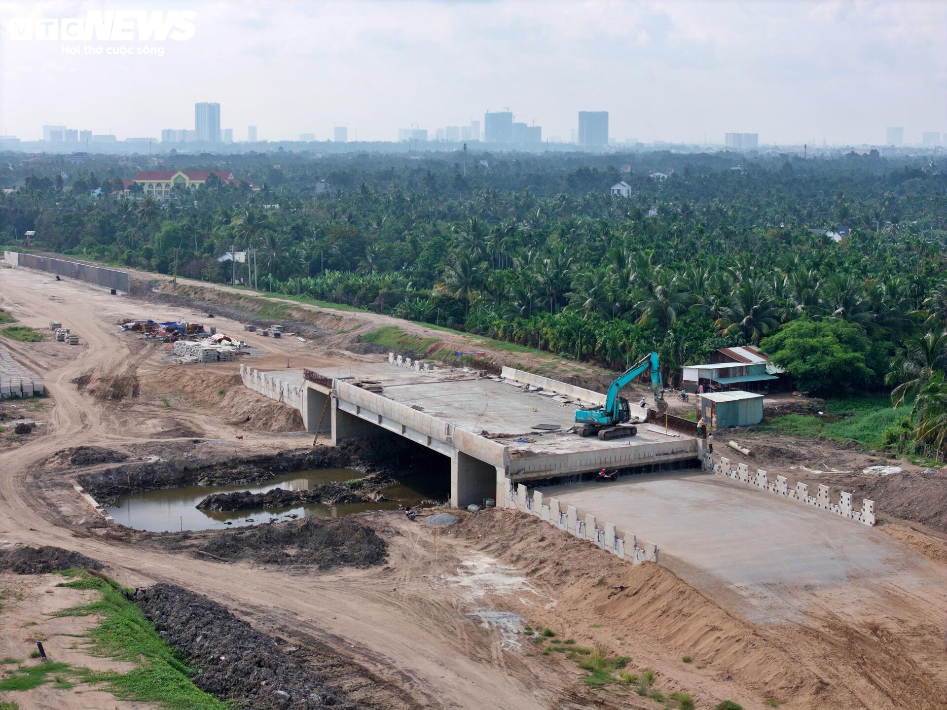 Cận cảnh cầu vượt sông Sài Gòn trước ngày về đích - 8