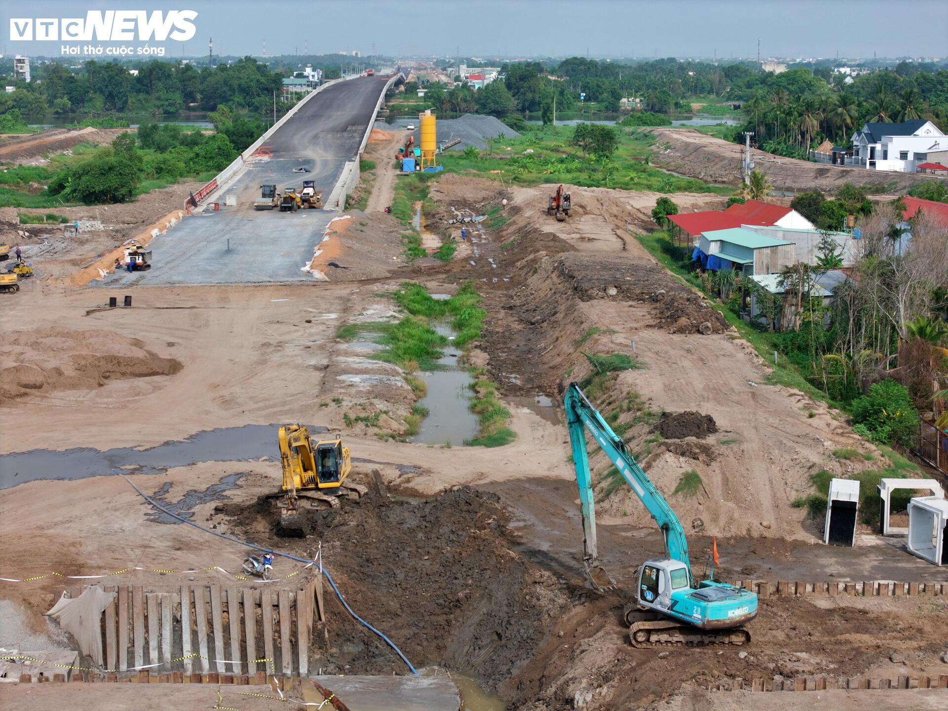Cận cảnh cầu vượt sông Sài Gòn trước ngày về đích - 4