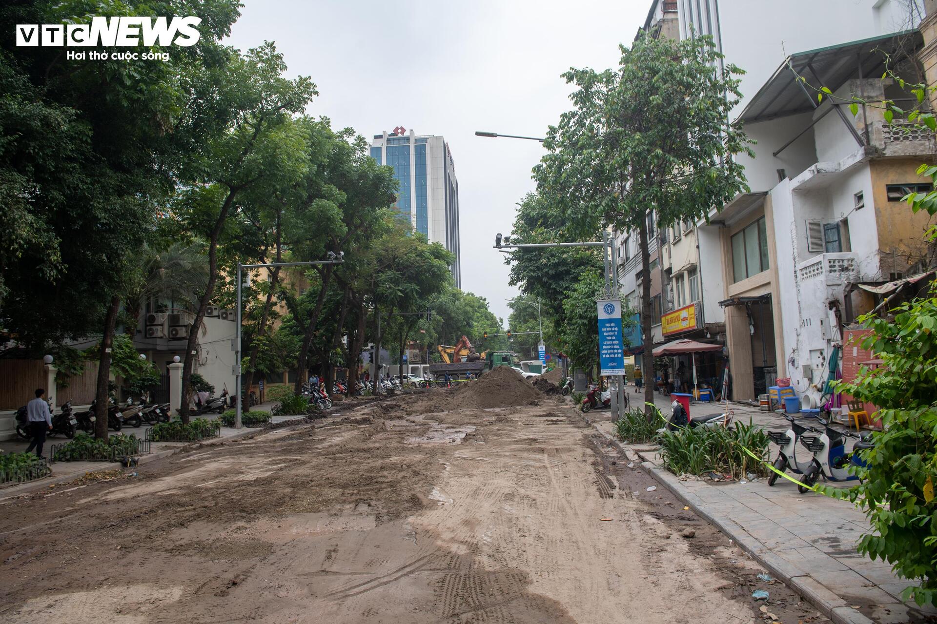 Loạt nút giao phố trung tâm Hà Nội rào chắn phục vụ dự án chống ngập - 14