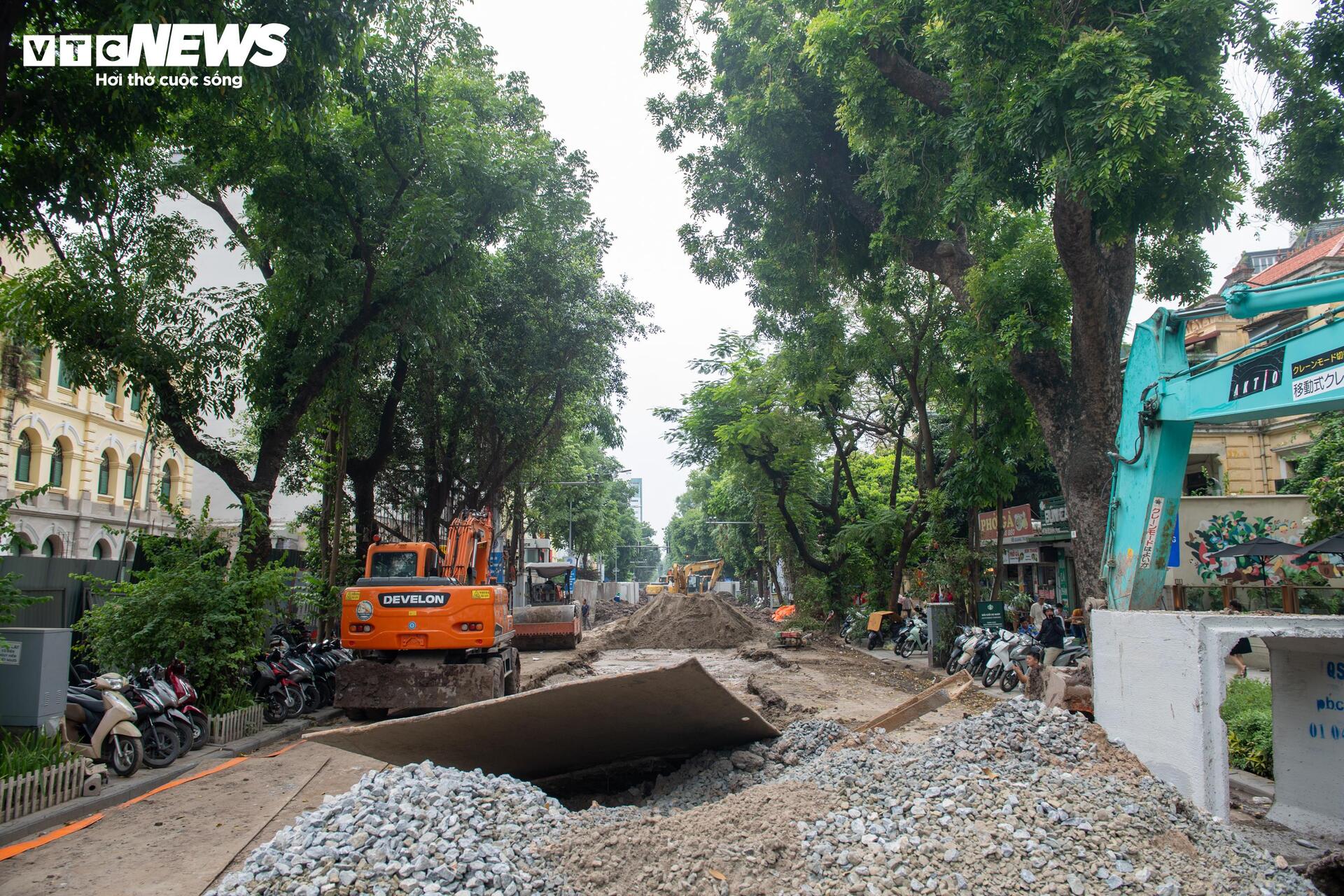 Loạt nút giao phố trung tâm Hà Nội rào chắn phục vụ dự án chống ngập - 15