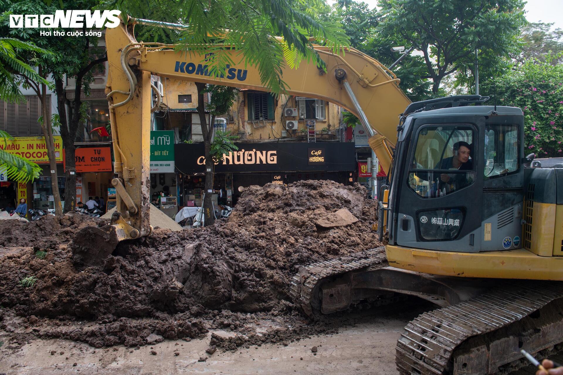 Loạt nút giao phố trung tâm Hà Nội rào chắn phục vụ dự án chống ngập - 5