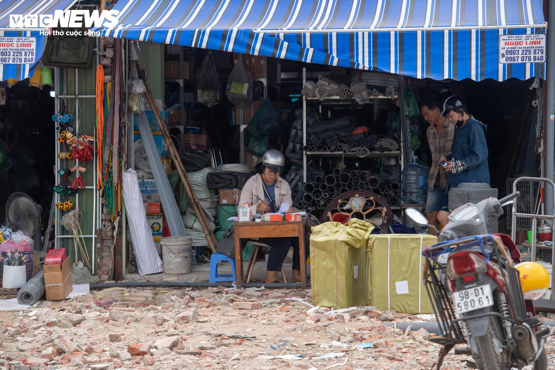 Dự án mở rộng đường Tam Trinh: Mặt bằng đã sạch, người dân mong ngày tăng tốc - 13