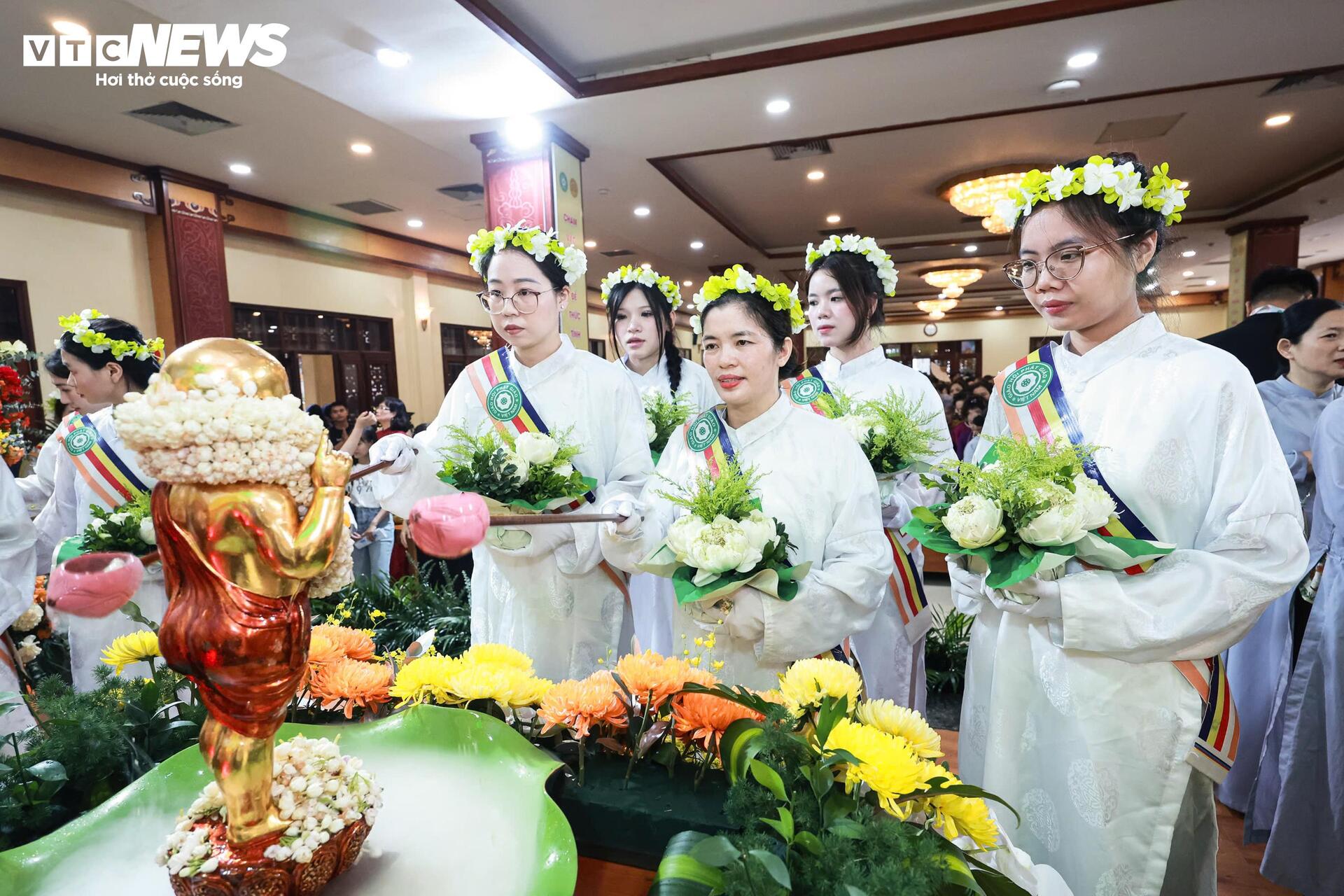 Trang nghiêm Đại lễ Phật đản Phật lịch 2570 tại chùa Quán Sứ - 11