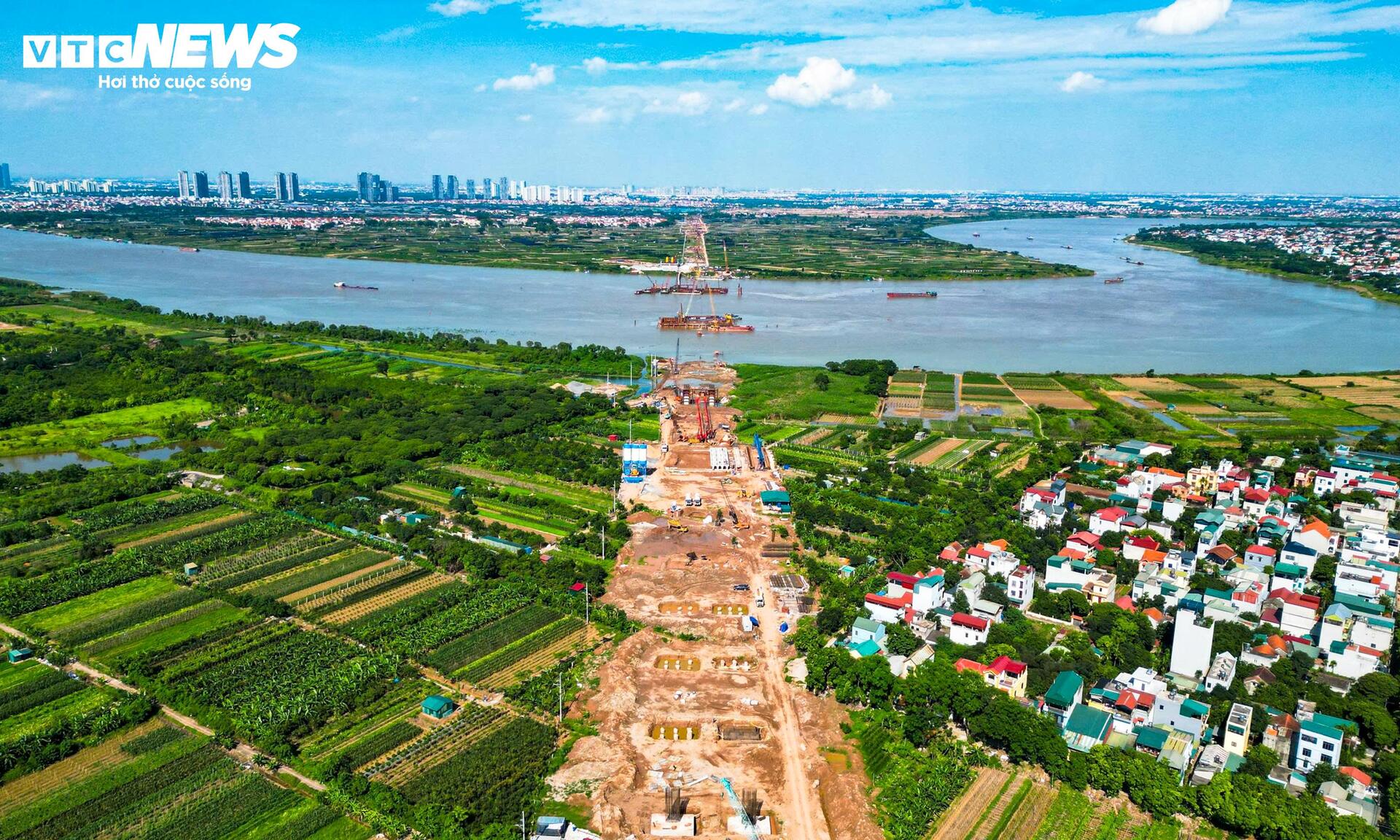 Toàn cảnh công trường cầu dây văng gần 12.000 tỷ đồng nối Hà Nội và Hưng Yên - 1