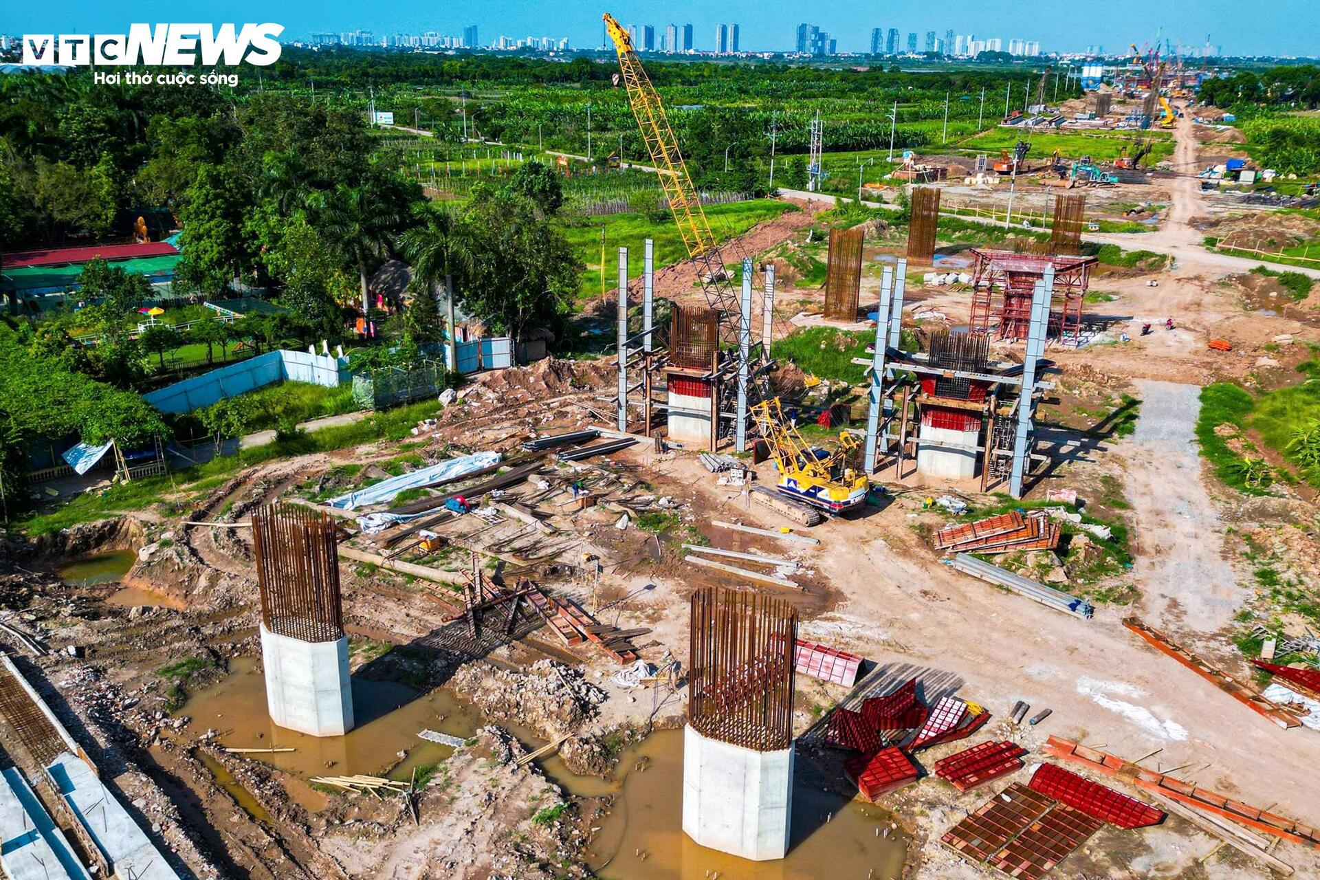 Toàn cảnh công trường cầu dây văng gần 12.000 tỷ đồng nối Hà Nội và Hưng Yên - 5