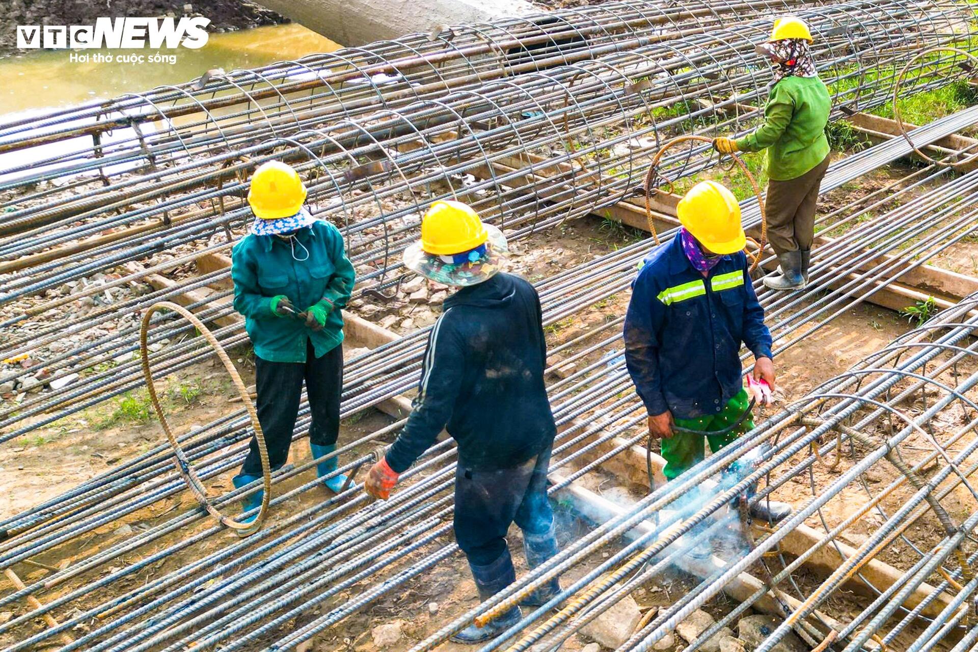 Hiện trạng cây cầu gần 4.900 tỷ đồng nối Hà Nội - Hưng Yên sau 9 tháng thi công - 7