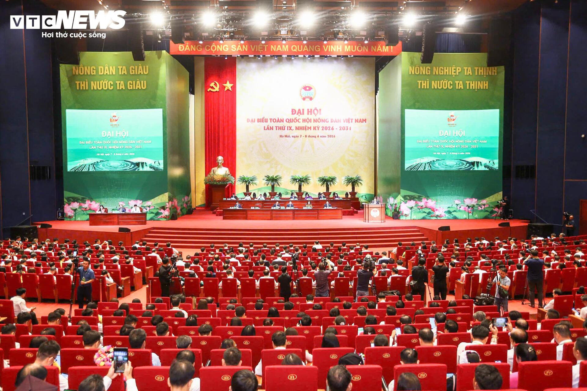 Khai mạc phiên thứ nhất Đại hội đại biểu toàn quốc Hội Nông dân Việt Nam lần thứ IX - 1