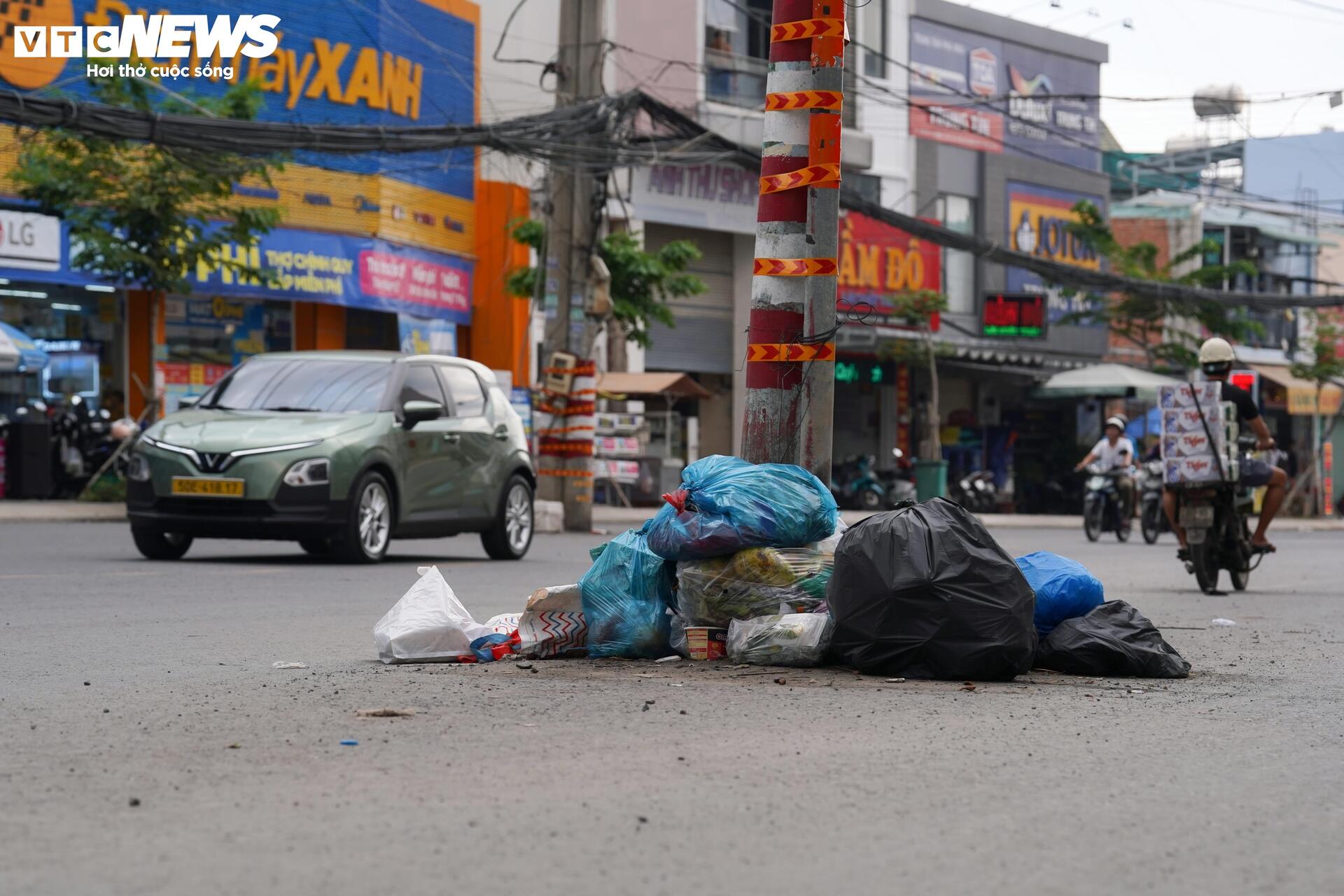 Cận cảnh loạt cột điện án ngữ giữa dự án nghìn tỷ ở cửa ngõ TP.HCM - 9