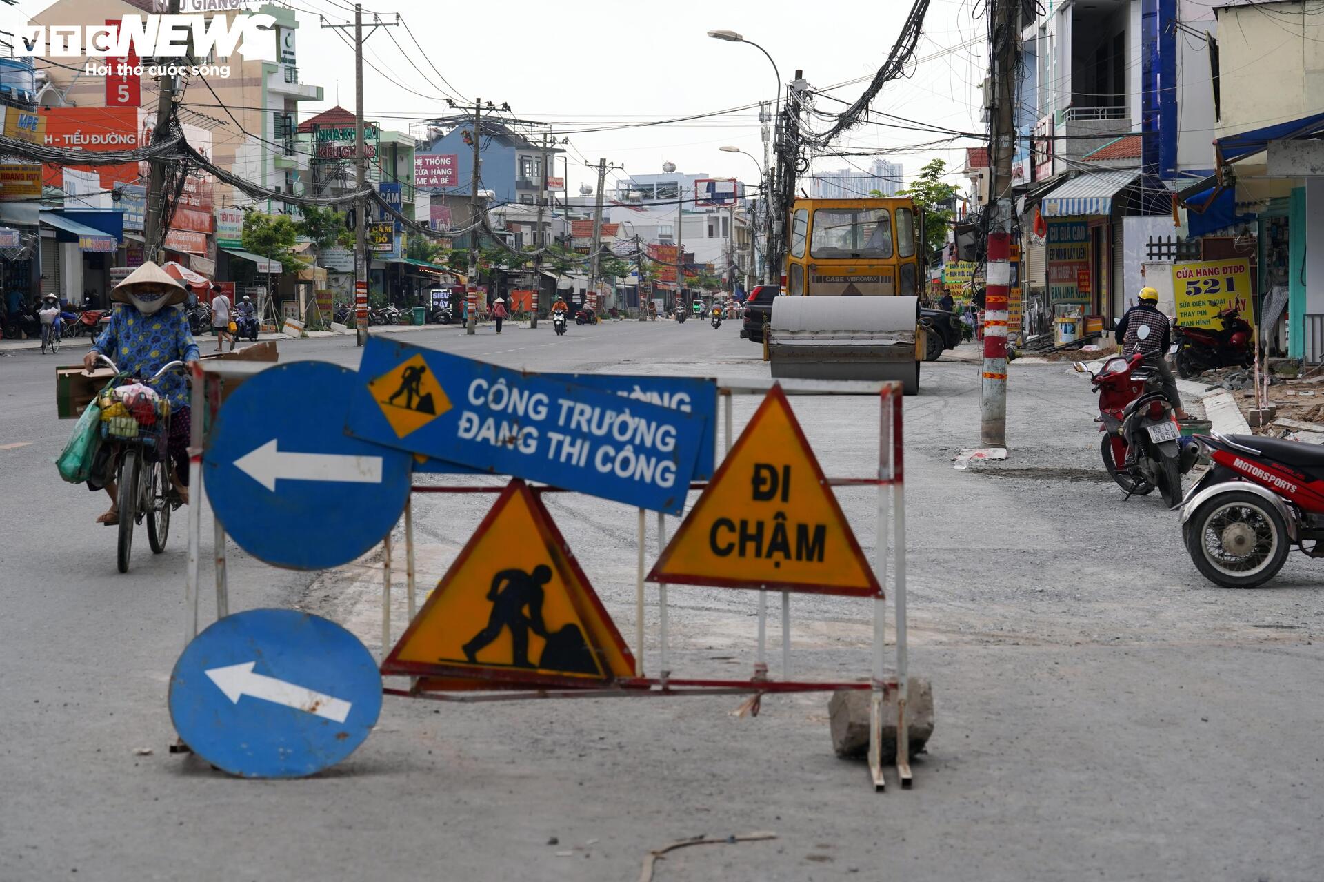 Cận cảnh loạt cột điện án ngữ giữa dự án nghìn tỷ ở cửa ngõ TP.HCM - 5