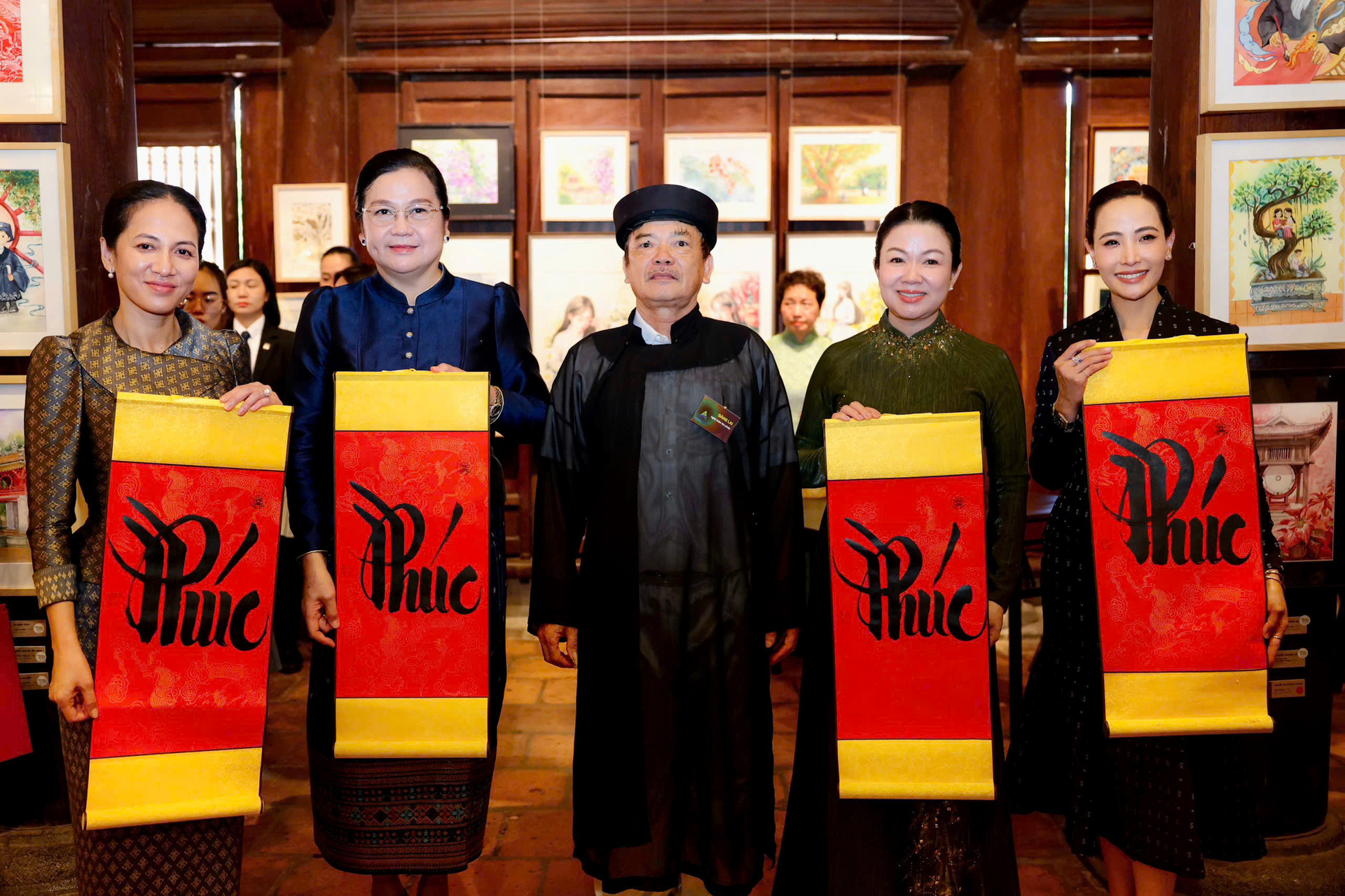 Phu nhân Thủ tướng Lê Minh Hưng cùng Phu nhân Thủ tướng 3 nước thăm Văn Miếu - Quốc Tử Giám - 7