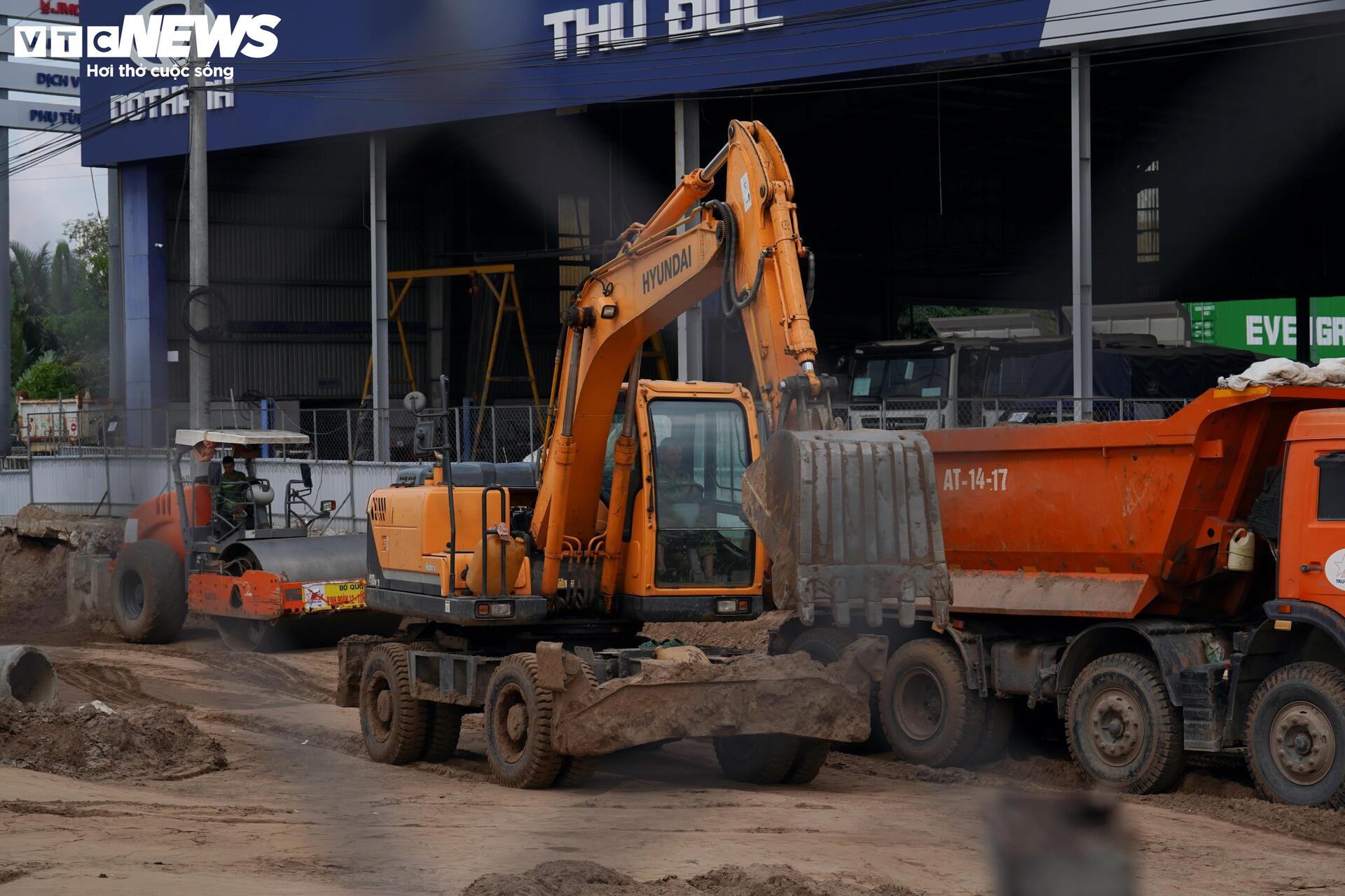 Nút giao 4 tầng nguy cơ tiếp tục lỡ hẹn khi nhiều hạng mục vẫn vướng mặt bằng - 6