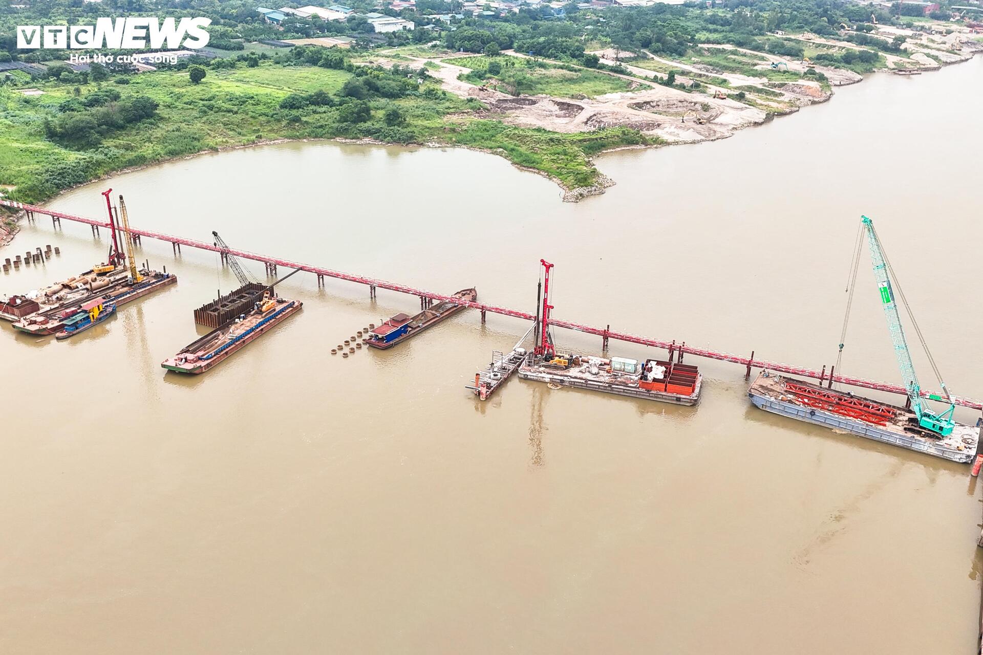 Ba trụ tháp chính của cầu dây văng hơn 7.300 tỷ dần lộ diện trên sông Hồng - 3