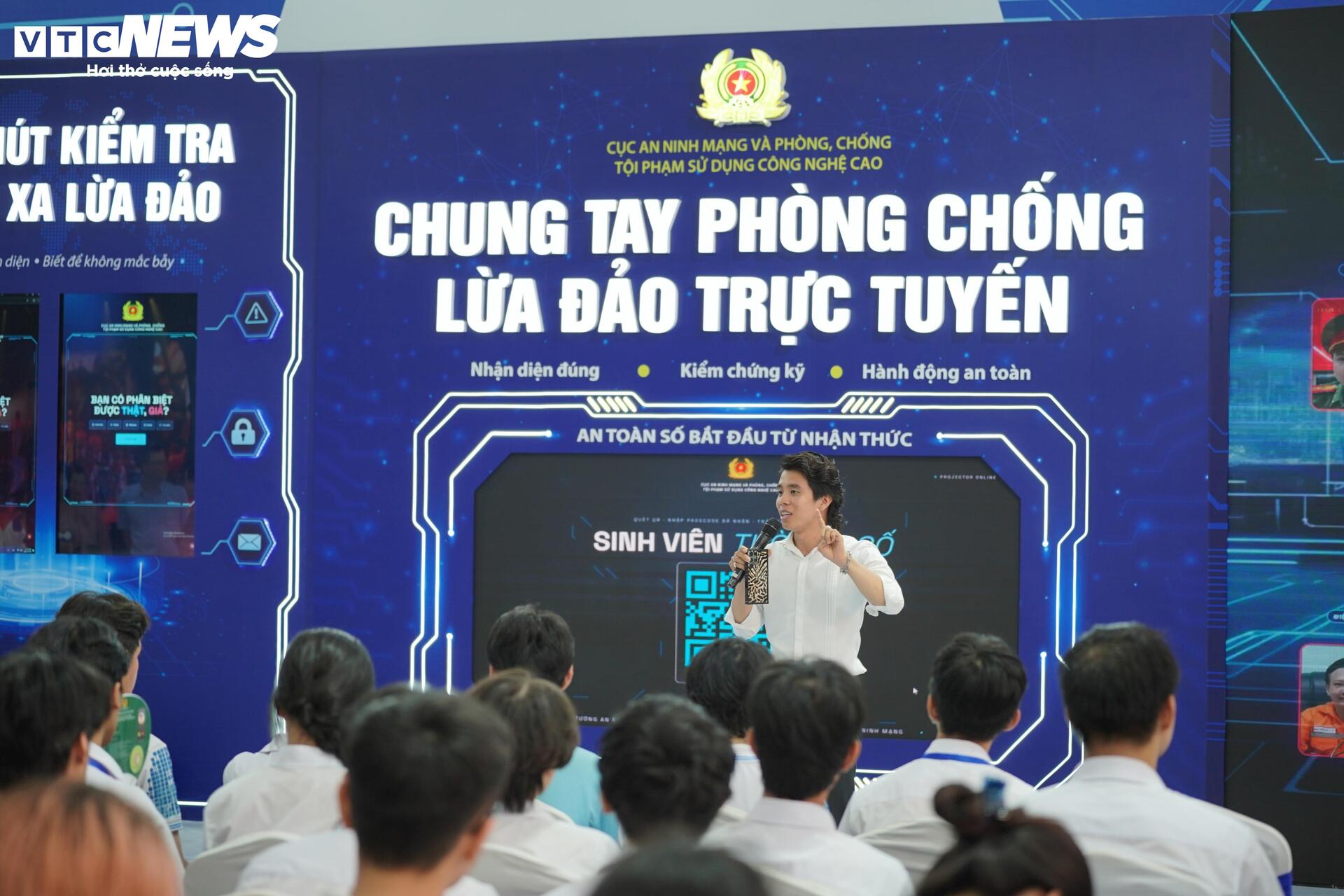 Người dân TP.HCM trải nghiệm nhận diện thủ đoạn lừa đảo công nghệ cao - 4
