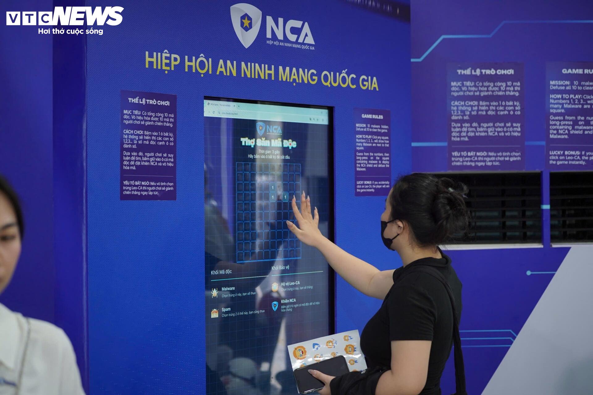 Người dân TP.HCM trải nghiệm nhận diện thủ đoạn lừa đảo công nghệ cao - 9