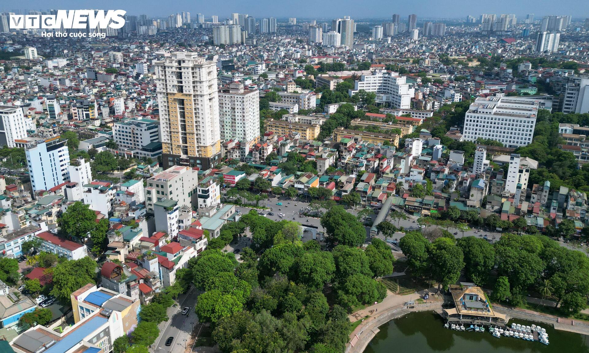 Hiện trạng khu 'đất vàng' đối diện Công viên Thống Nhất sắp xây bãi đỗ xe ngầm - 2