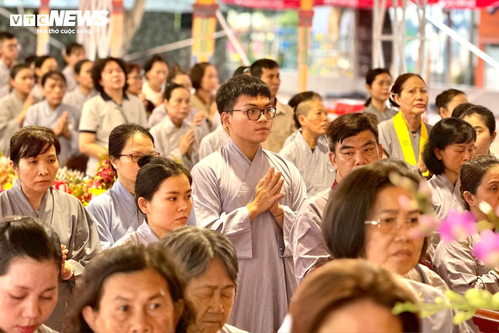 Xúc động lễ cầu siêu tưởng niệm các anh hùng liệt sĩ tại Công viên Lê Thị Riêng - 9