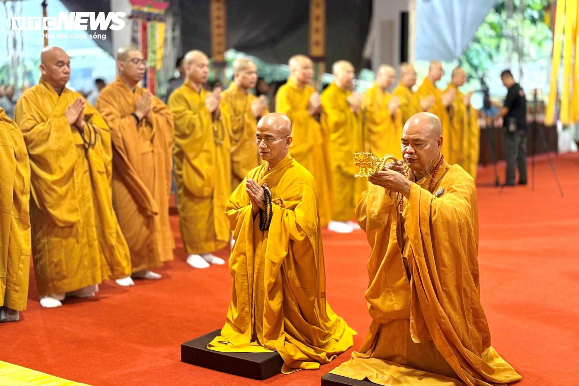 Xúc động lễ cầu siêu tưởng niệm các anh hùng liệt sĩ tại Công viên Lê Thị Riêng - 5