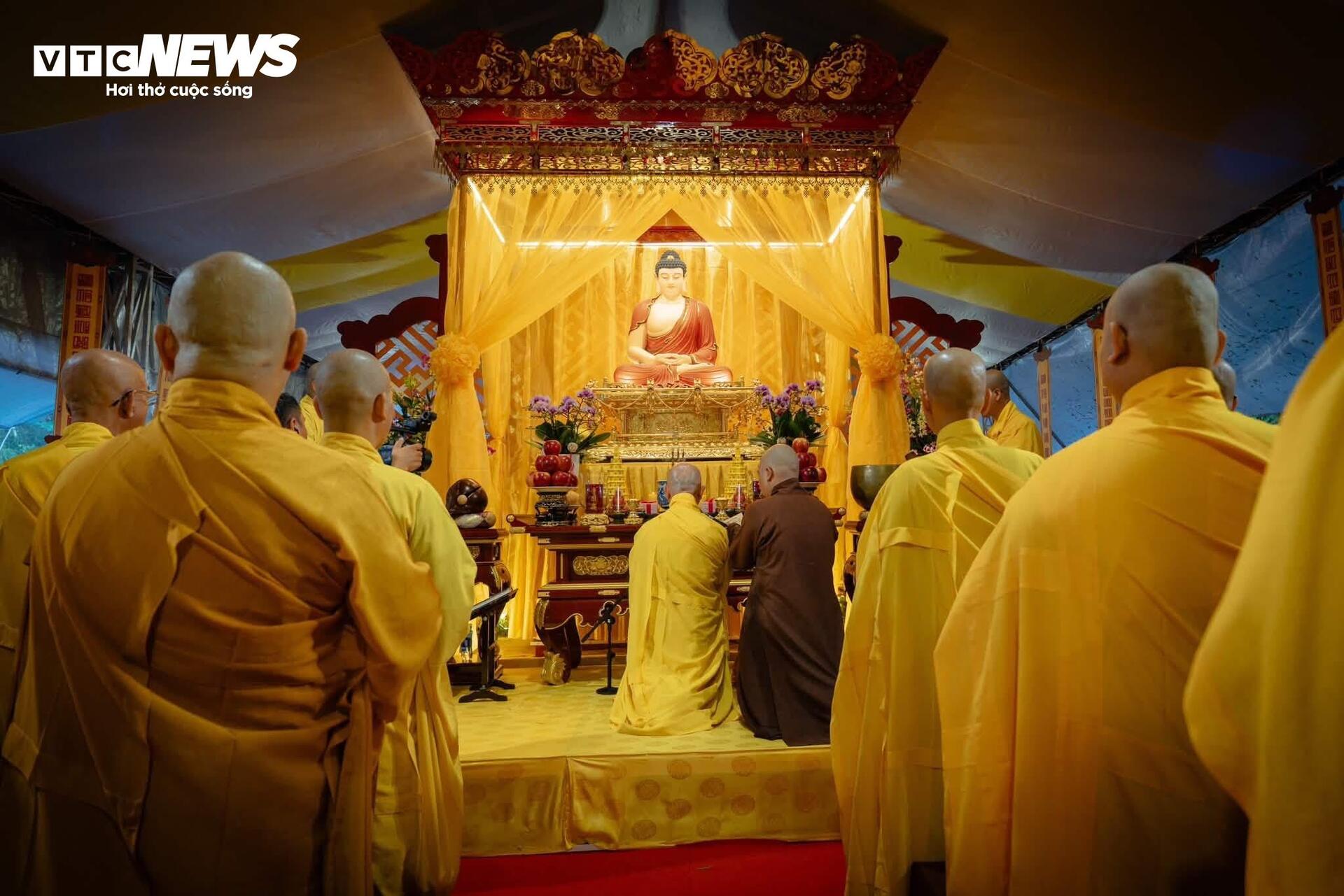 Lãnh đạo TP.HCM dự lễ cầu siêu, tưởng niệm liệt sĩ tại Công viên Lê Thị Riêng - 7