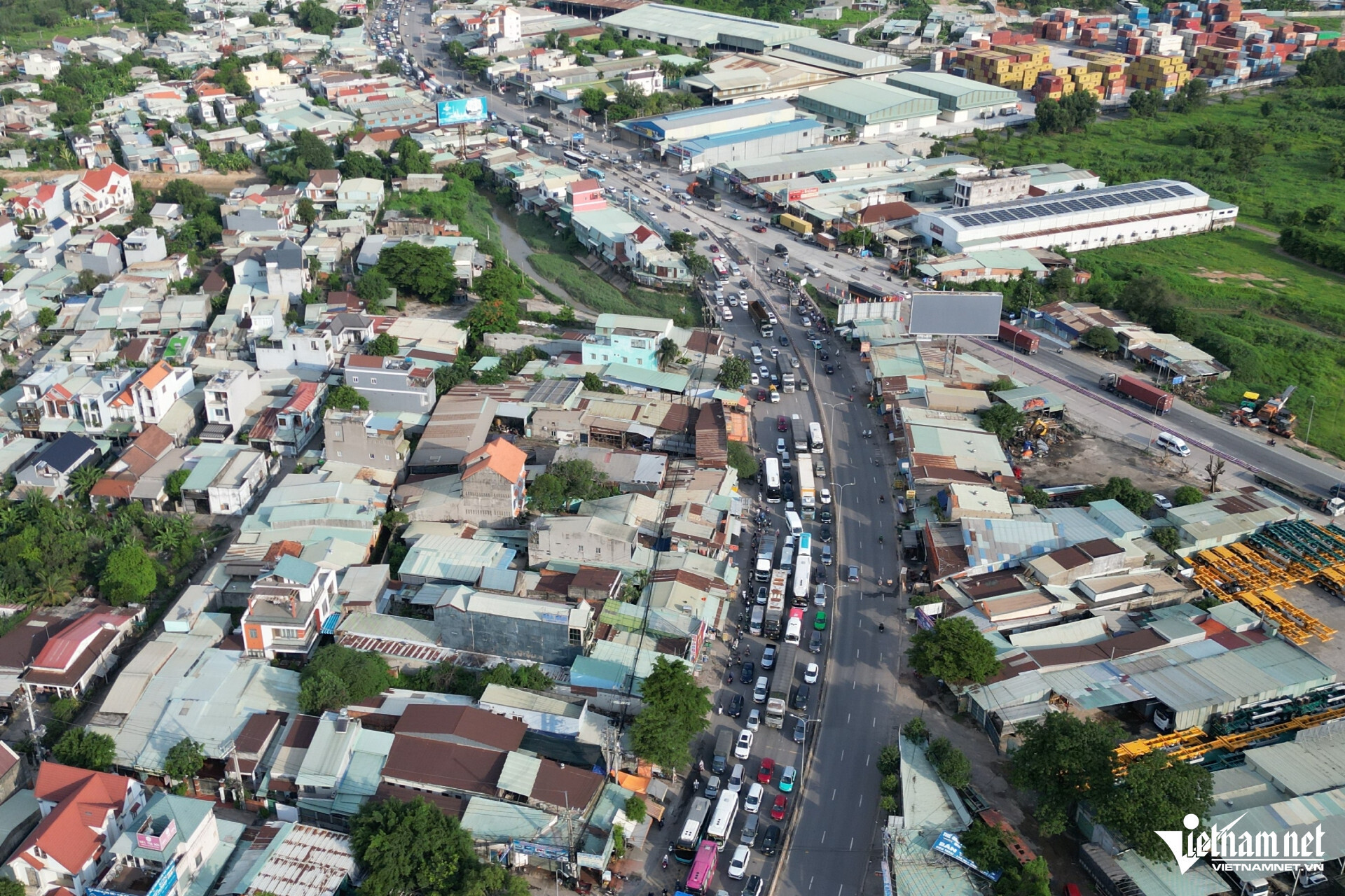 Quốc lộ 51 quá tải, cao tốc Biên Hòa - Vũng Tàu ùn tắc hơn 4km - 6