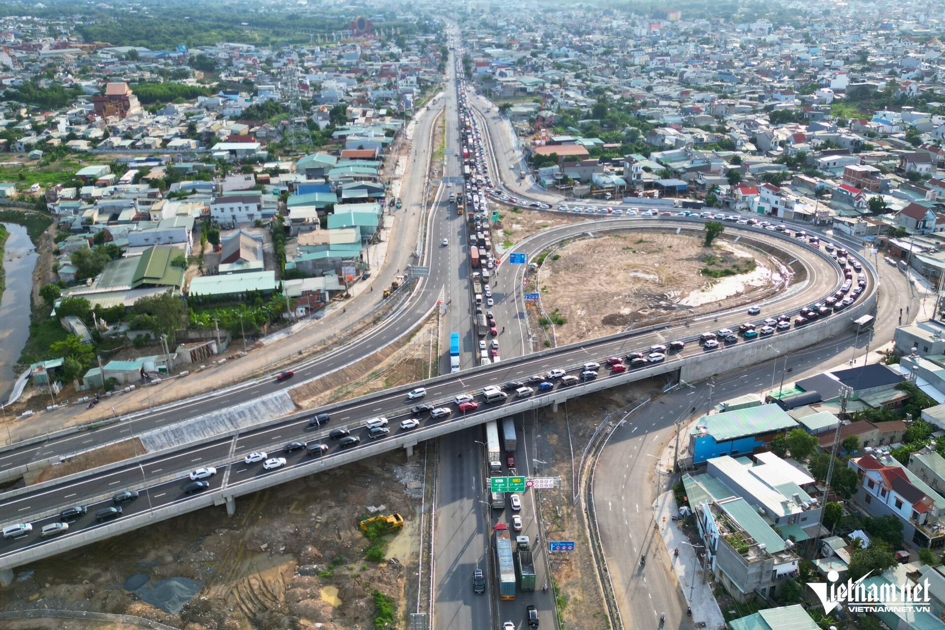 Quốc lộ 51 quá tải, cao tốc Biên Hòa - Vũng Tàu ùn tắc hơn 4km - 1