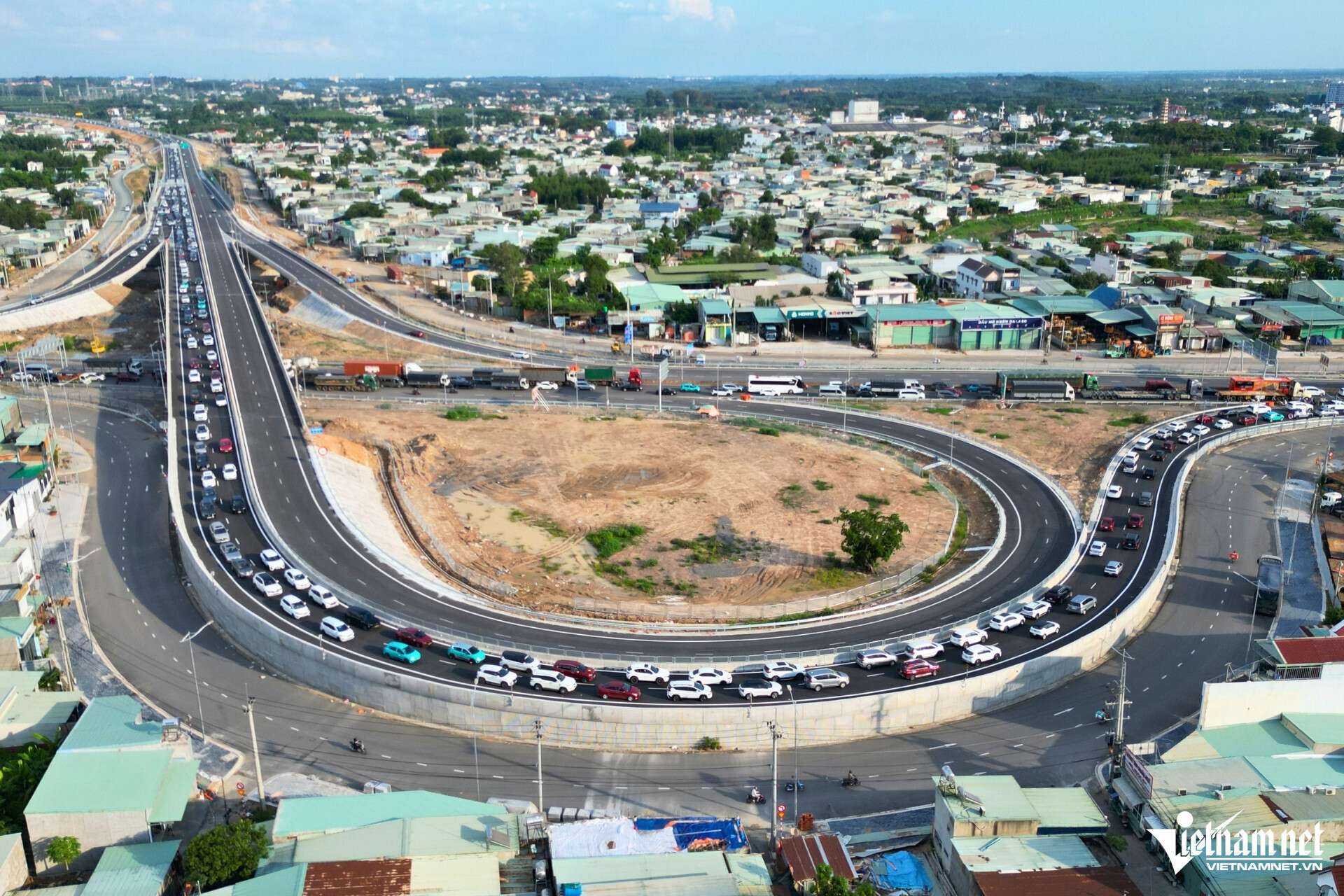 Quốc lộ 51 quá tải, cao tốc Biên Hòa - Vũng Tàu ùn tắc hơn 4km - 4