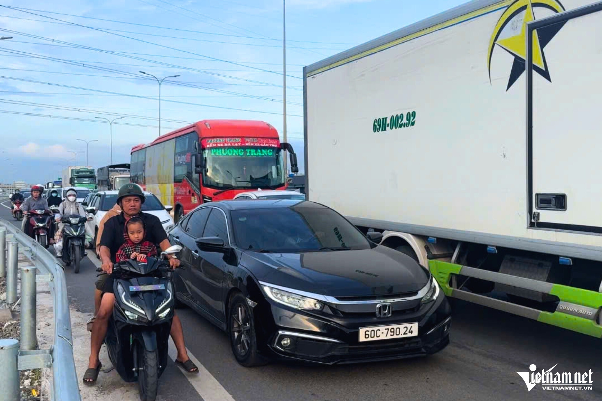 Quốc lộ 51 quá tải, cao tốc Biên Hòa - Vũng Tàu ùn tắc hơn 4km - 5