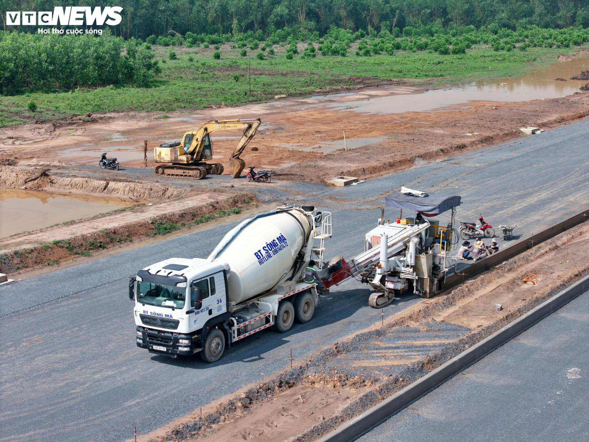 Tấp nập thi công đường huyết mạch kết nối sân bay Long Thành - 5
