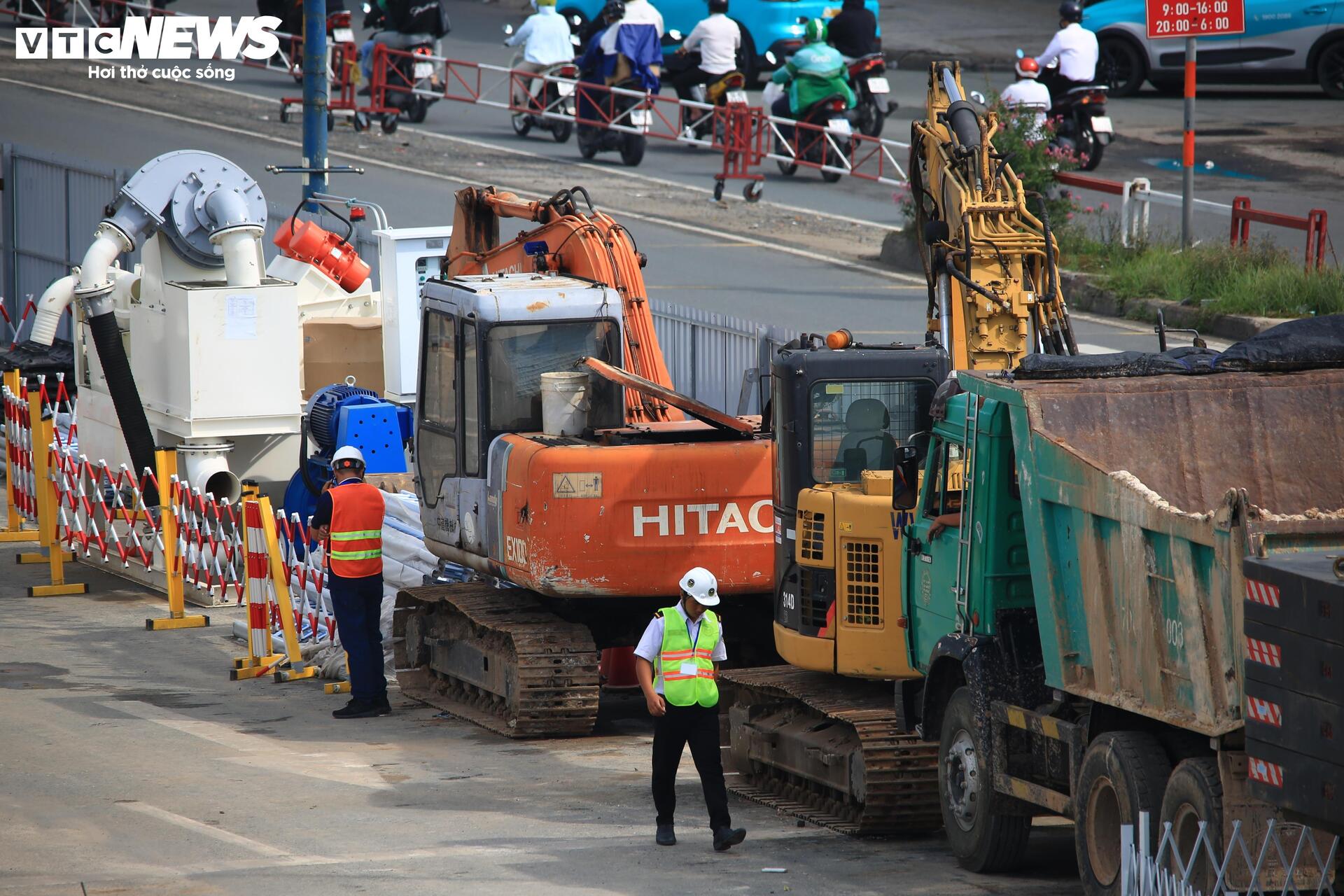Tấp nập thi công ga ngầm đầu tiên của metro Bến Thành - Tham Lương - 10