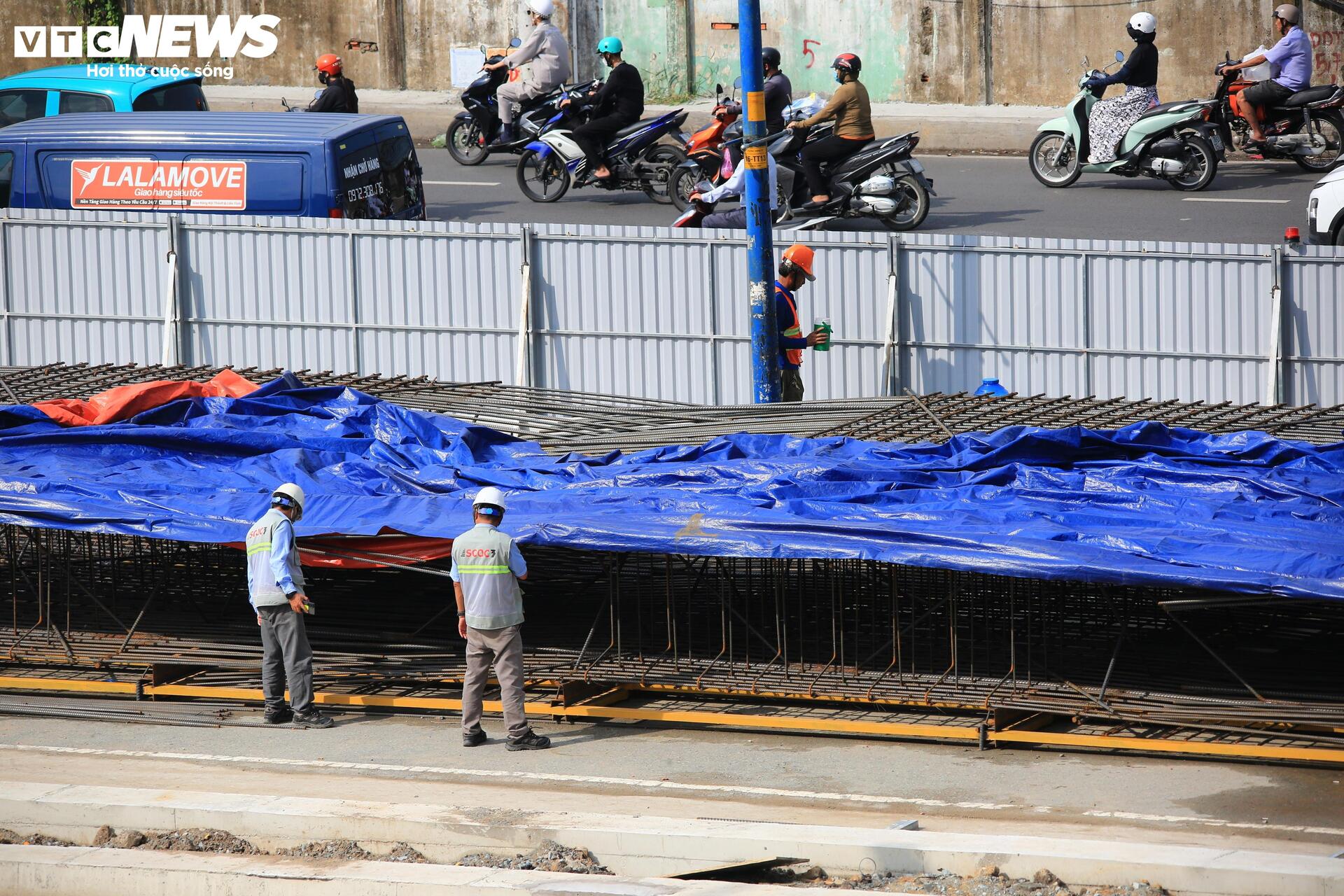 Tấp nập thi công ga ngầm đầu tiên của metro Bến Thành - Tham Lương - 3