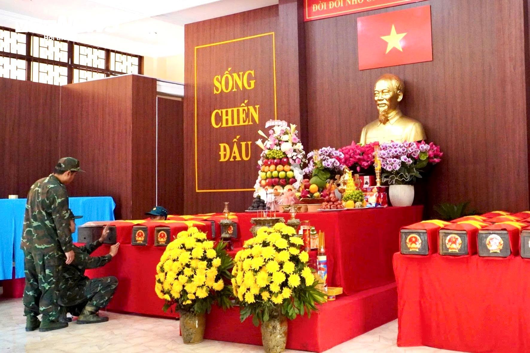 Xúc động hình ảnh cặp nhẫn vàng cạnh hài cốt liệt sĩ tại Công viên Lê Thị Riêng - 14
