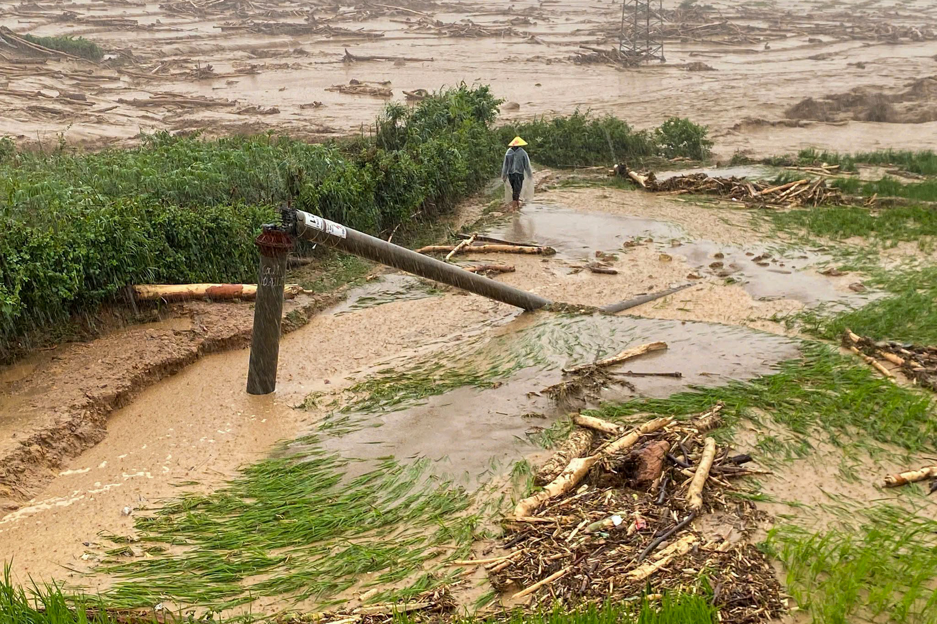 Lũ quét, sạt lở càn quét Lai Châu, Sơn La: 1 người tử vong, nhiều nhà sập - 5