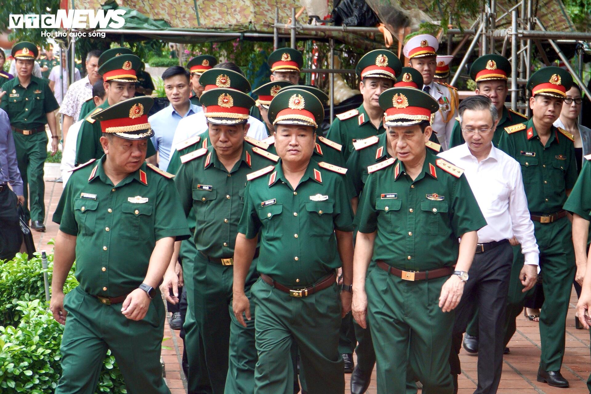 Đại tướng Phan Văn Giang thăm lực lượng tìm hài cốt liệt sĩ tại Công viên Lê Thị Riêng - 1