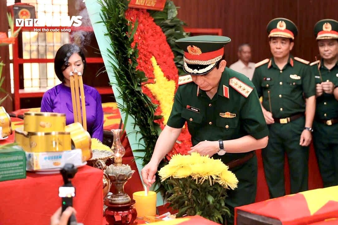 Đại tướng Phan Văn Giang thăm lực lượng tìm hài cốt liệt sĩ tại Công viên Lê Thị Riêng - 4