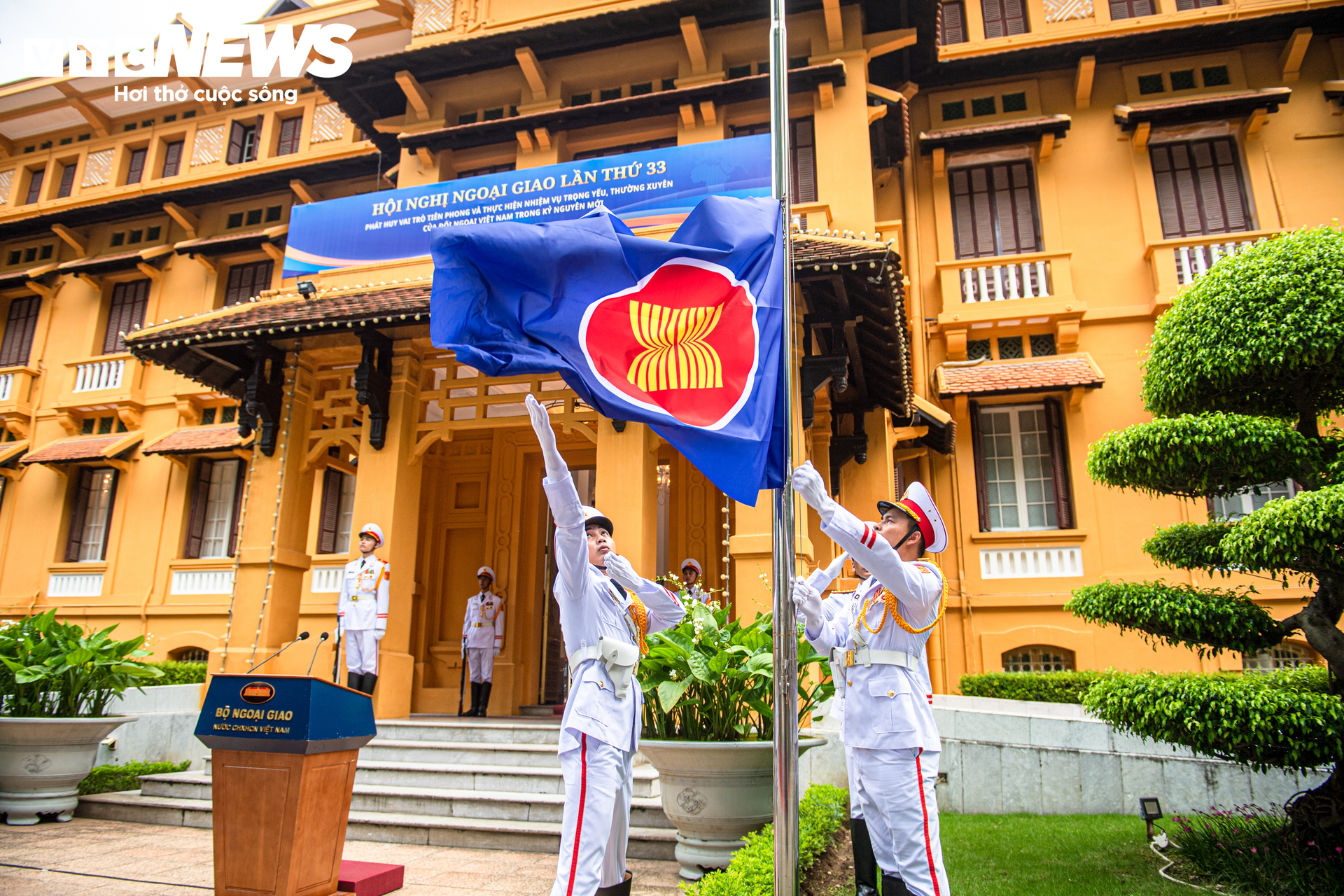 Lễ thượng cờ kỷ niệm 31 năm Việt Nam tham gia ASEAN - 8
