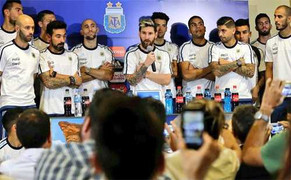 Messi dẫn đầu tuyển Argentina tẩy chay báo chí
