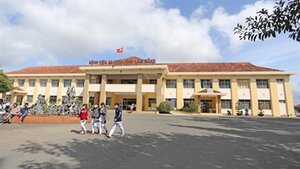 Nữ bác sĩ bị nhóm côn đồ đánh thủng màng nhĩ ngay tại phòng cấp cứu