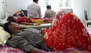 Uống nước bị ô nhiễm, 10 người thiệt mạng