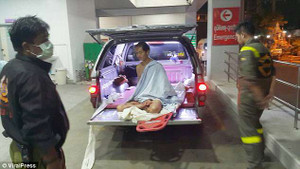 Xem phim khiêu dâm, người đàn ông nguy kịch vì tự tay cắt ‘của quý’