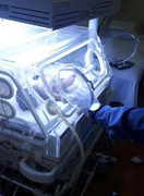 Tưởng chết rồi, người nhà 'chôn sống' em bé sơ sinh suốt 8 tiếng